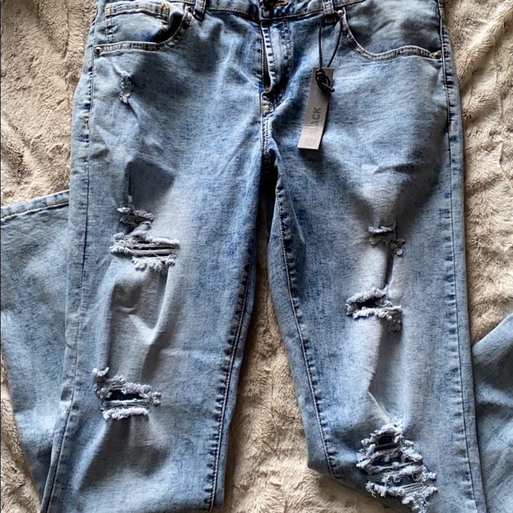 Distressed skinny jeans - Picture 2 of 6